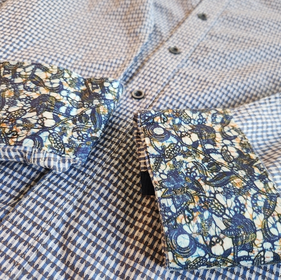 Robert Graham men's dress shirt. Dress like the Rock star you know you are! - Picture 4 of 7